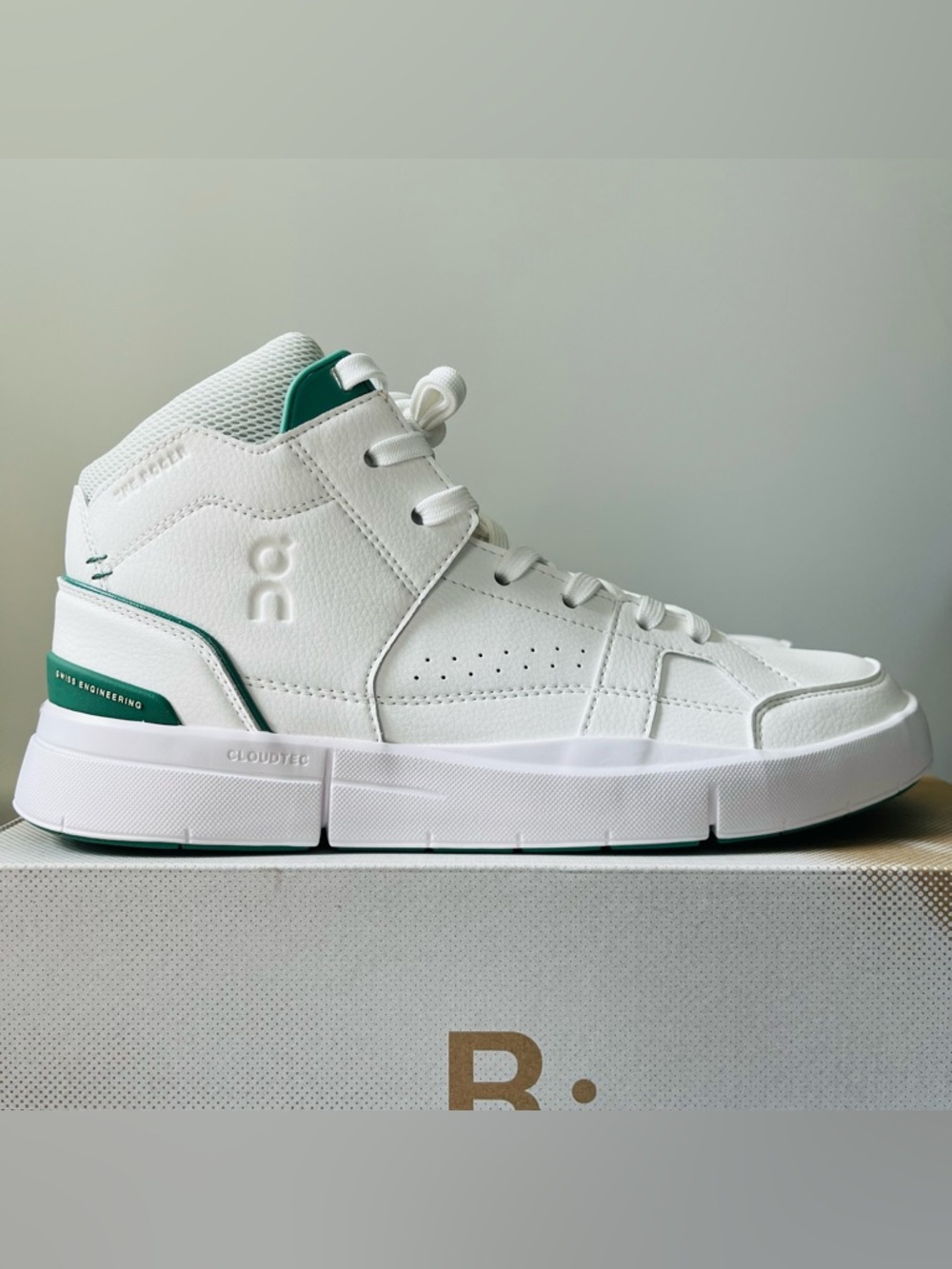Sz 8.5 On The Roger Clubhouse Mid 2 Men’s Sneakers NIB White/Green (women’s 10)